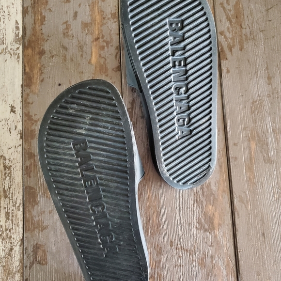 Balenciaga BB Pool Slides - Picture 2 of 4